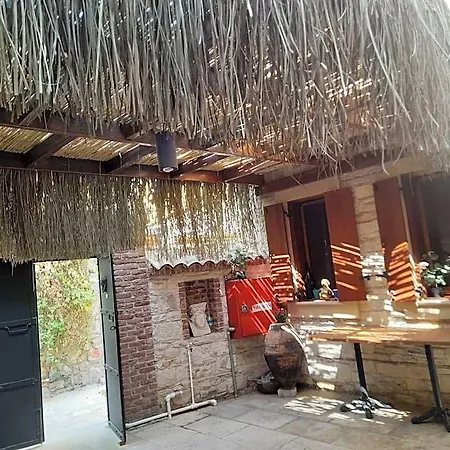 לינה וארוחת בוקר Casa Callinos